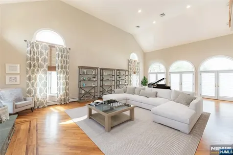 5 Williams Crest Park Ridge NJ 07656