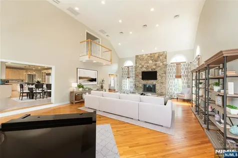 5 Williams Crest Park Ridge NJ 07656