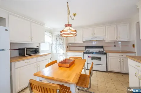 11 Oak Grove Road Caldwell NJ 07006