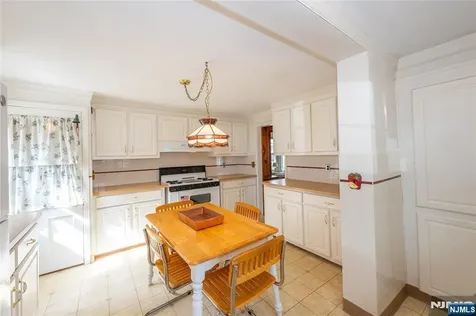 11 Oak Grove Road Caldwell NJ 07006