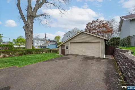11 Oak Grove Road Caldwell NJ 07006