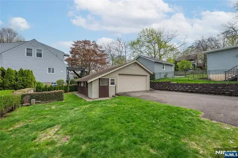 11 Oak Grove Road Caldwell NJ 07006