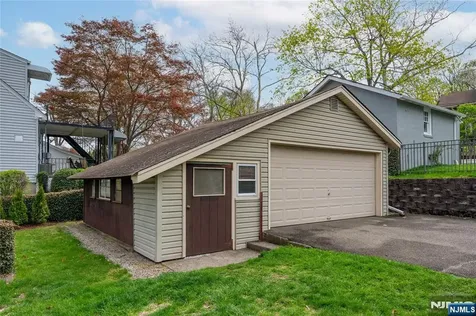 11 Oak Grove Road Caldwell NJ 07006