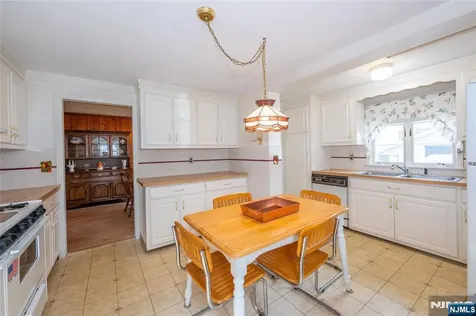 11 Oak Grove Road Caldwell NJ 07006