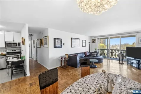 2000 Linwood Avenue Fort Lee NJ 07024