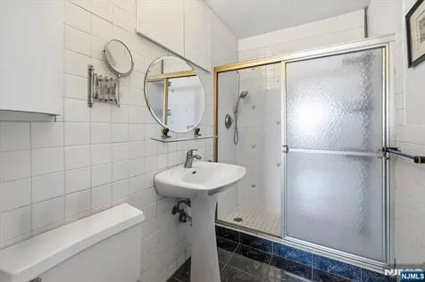 2000 Linwood Avenue Fort Lee NJ 07024