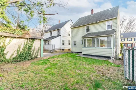 327 Field Place Hillside NJ 07205