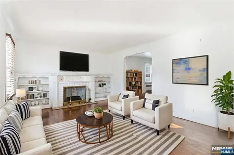 327 Field Place Hillside NJ 07205