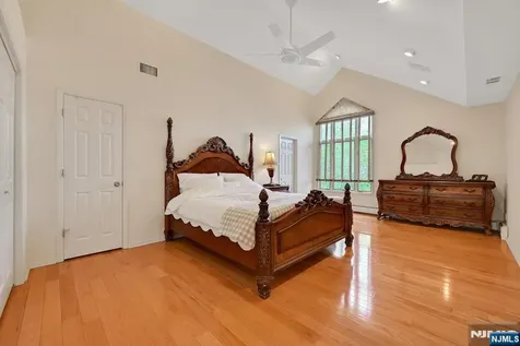 618 Fir Court Norwood NJ 07648