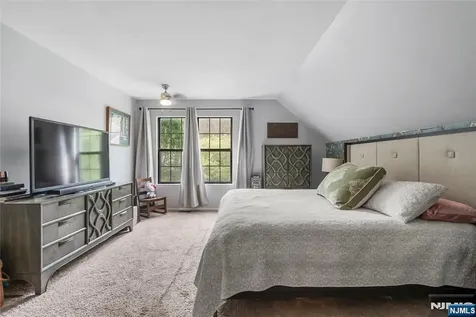 47 Manchester Lane West Milford NJ 07480