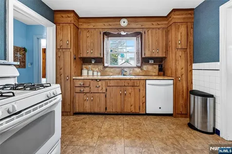 68 Ilford Avenue North Arlington NJ 07031