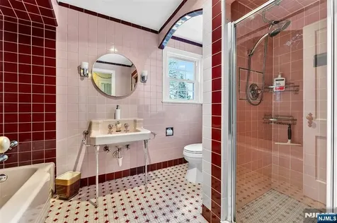68 Ilford Avenue North Arlington NJ 07031