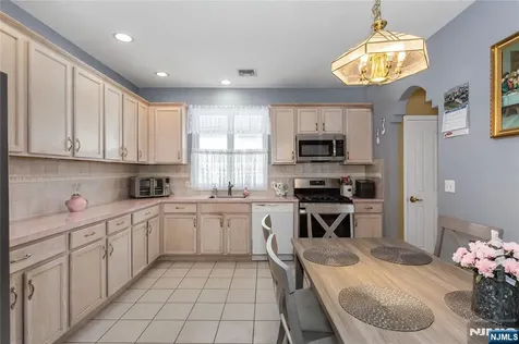 71 Parker Avenue Hawthorne NJ 07506