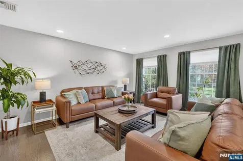 18 Stonewall Court Mahwah NJ 07430