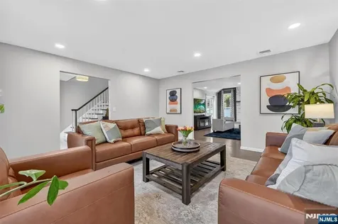 18 Stonewall Court Mahwah NJ 07430