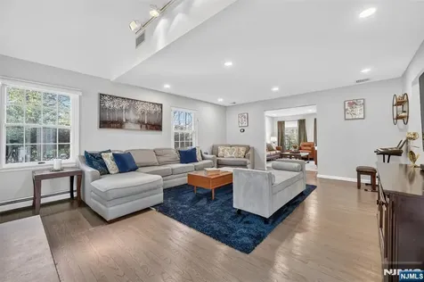 18 Stonewall Court Mahwah NJ 07430