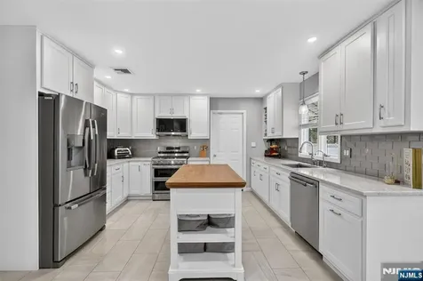 18 Stonewall Court Mahwah NJ 07430