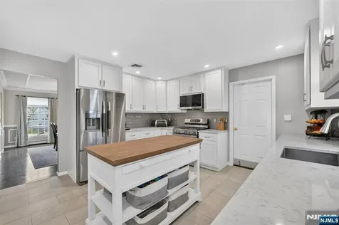 18 Stonewall Court Mahwah NJ 07430