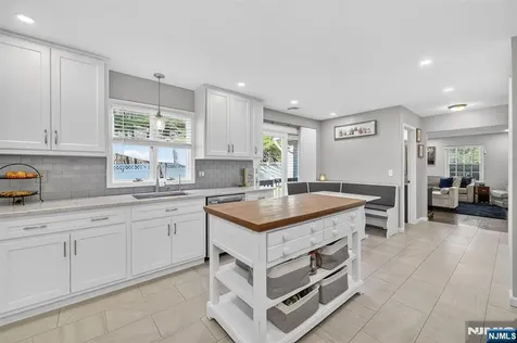 18 Stonewall Court Mahwah NJ 07430