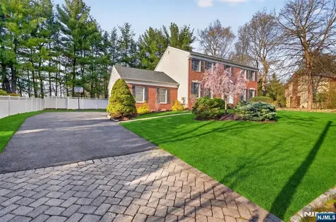 18 Stonewall Court Mahwah NJ 07430