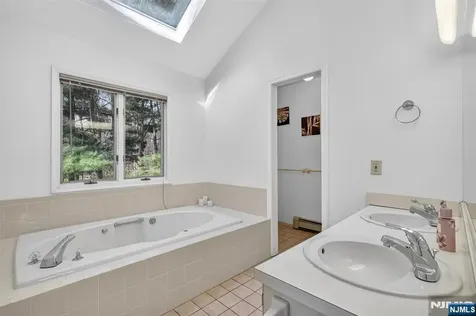 18 Stonewall Court Mahwah NJ 07430