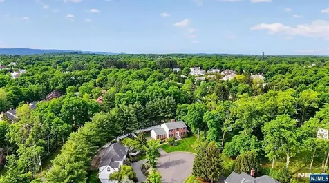 18 Stonewall Court Mahwah NJ 07430