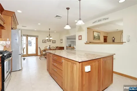 223 Linda Vista Avenue North Haledon NJ 07508