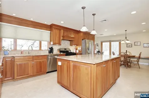 223 Linda Vista Avenue North Haledon NJ 07508