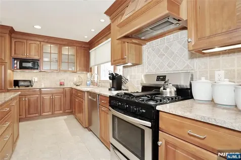 223 Linda Vista Avenue North Haledon NJ 07508
