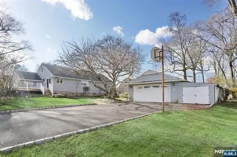 223 Linda Vista Avenue North Haledon NJ 07508