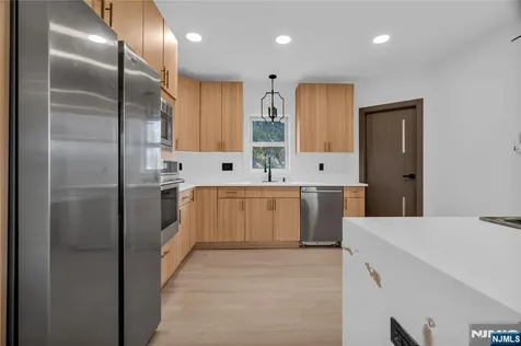 27 Valley Way West Orange NJ 07052