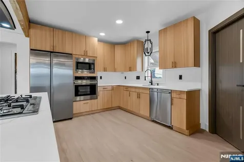 27 Valley Way West Orange NJ 07052