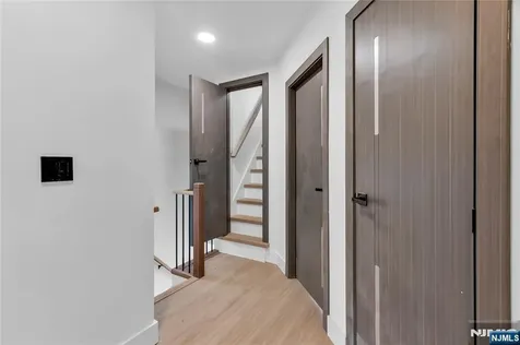 27 Valley Way West Orange NJ 07052