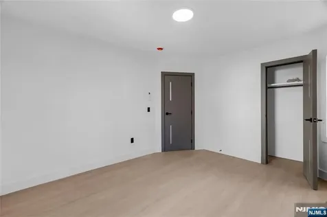 27 Valley Way West Orange NJ 07052
