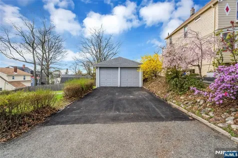 27 Valley Way West Orange NJ 07052