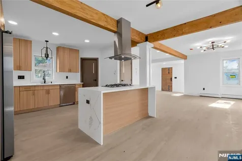 27 Valley Way West Orange NJ 07052