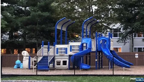 102 Nelson Court Edgewater NJ 07020