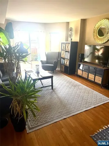 102 Nelson Court Edgewater NJ 07020