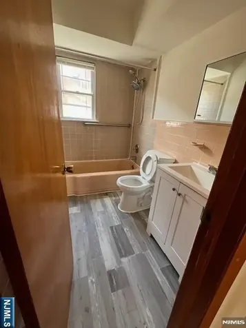 122 Stuyvesant Avenue Lyndhurst NJ 07071