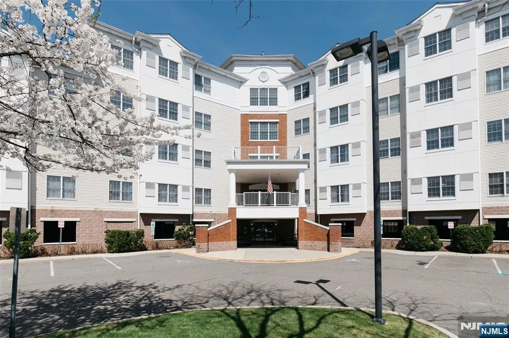 189 Forest Avenue Paramus NJ 07652