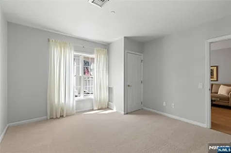 189 Forest Avenue Paramus NJ 07652
