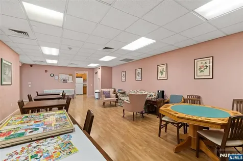 189 Forest Avenue Paramus NJ 07652