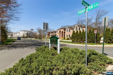 189 Forest Avenue Paramus NJ 07652