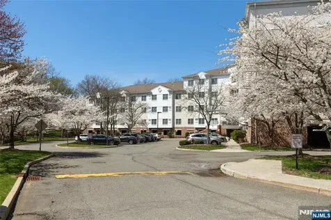 189 Forest Avenue Paramus NJ 07652