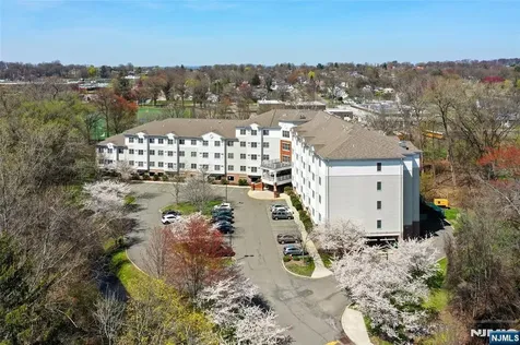 189 Forest Avenue Paramus NJ 07652