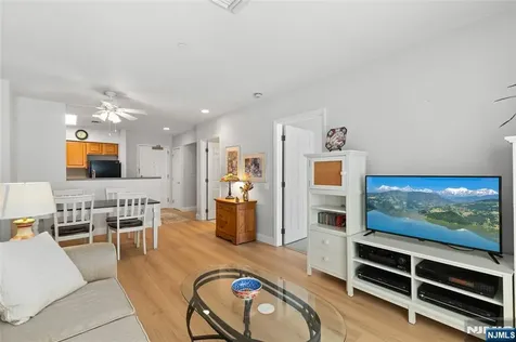 189 Forest Avenue Paramus NJ 07652