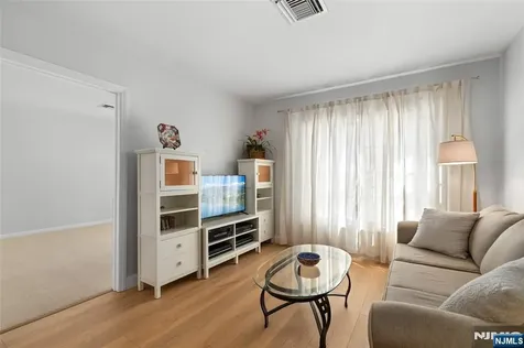 189 Forest Avenue Paramus NJ 07652