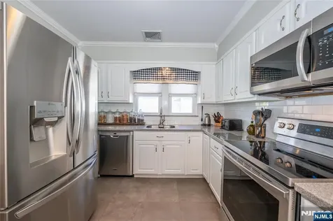 19 Bond Place West Caldwell NJ 07006