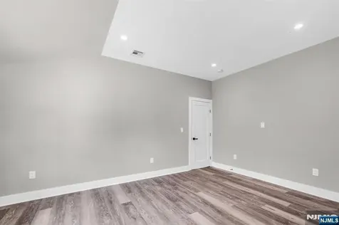 715 Evans Street Paramus NJ 07652