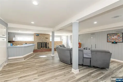 27 Viewpoint Road Wayne NJ 07470
